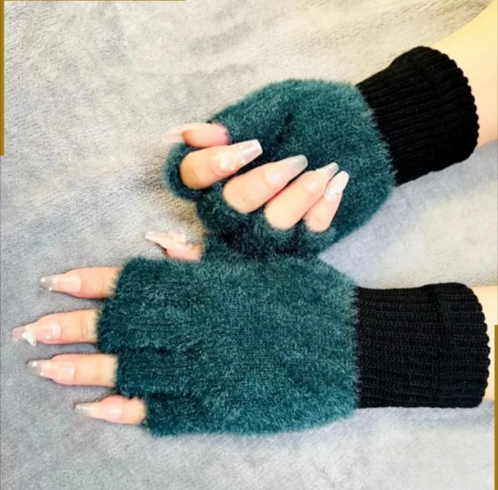 Women's Winter Plush Half-Finger Gloves – 1 Pair - Image 4